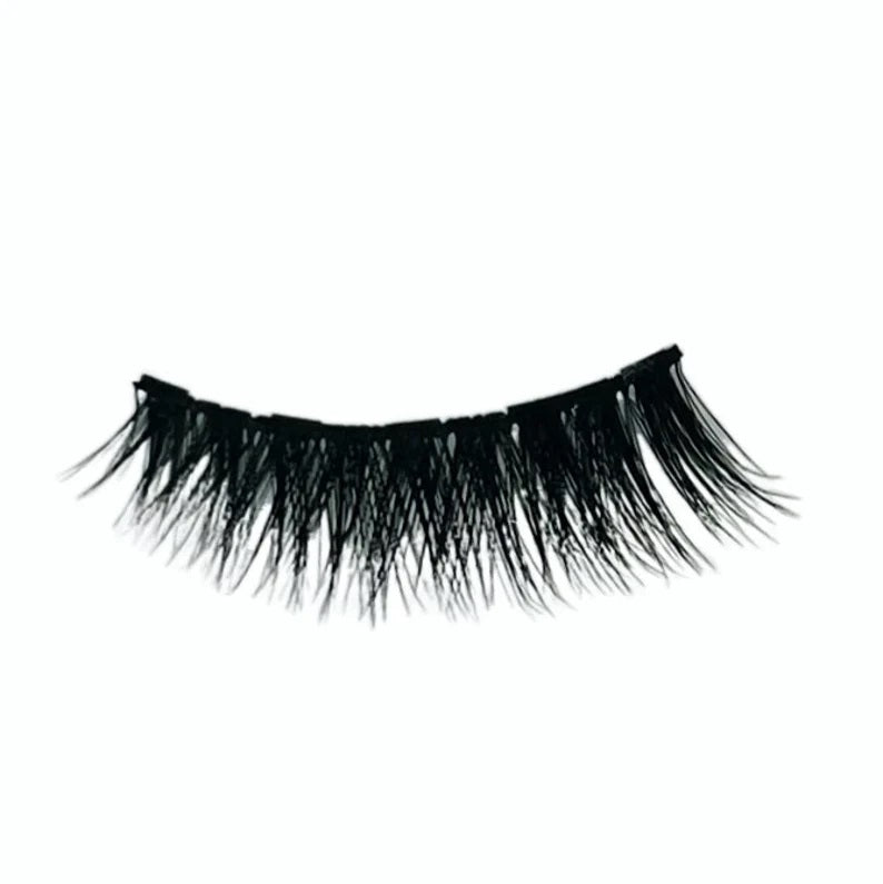 Joelle: 3D Magnetic Premium Silk Lashes and Eyeliner Kit